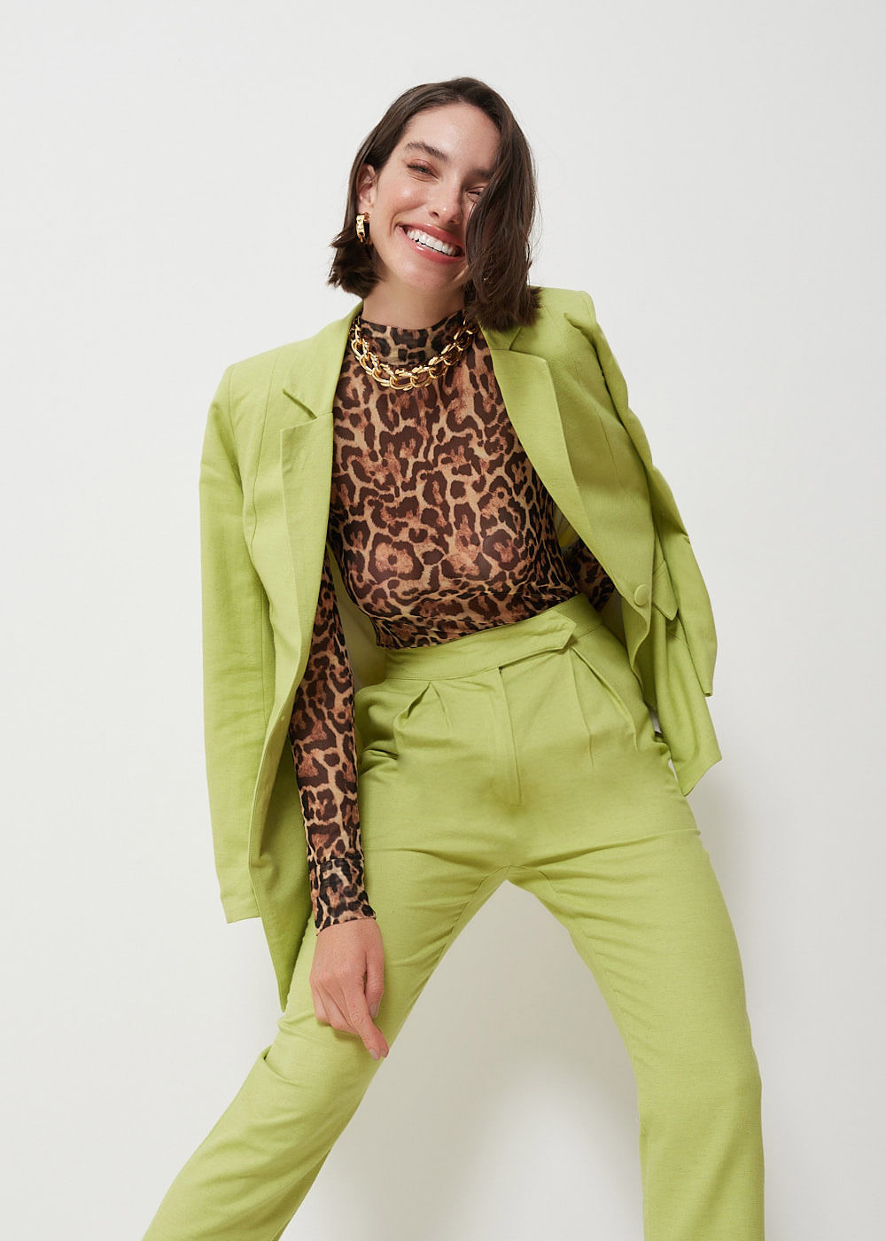 52.10.3004LEM CALÇA RETA PREGAS FRONTAIS - COLEÇÃO MÔNICA SALGADO