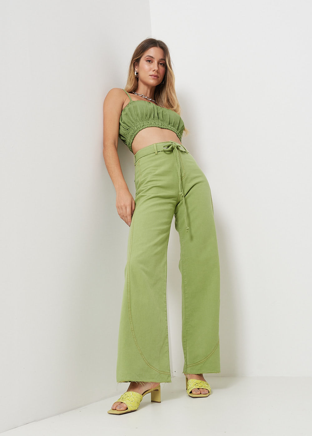 12.71.3002ABA CALÇA SARJA WIDE LEG BARRA DESFIADA