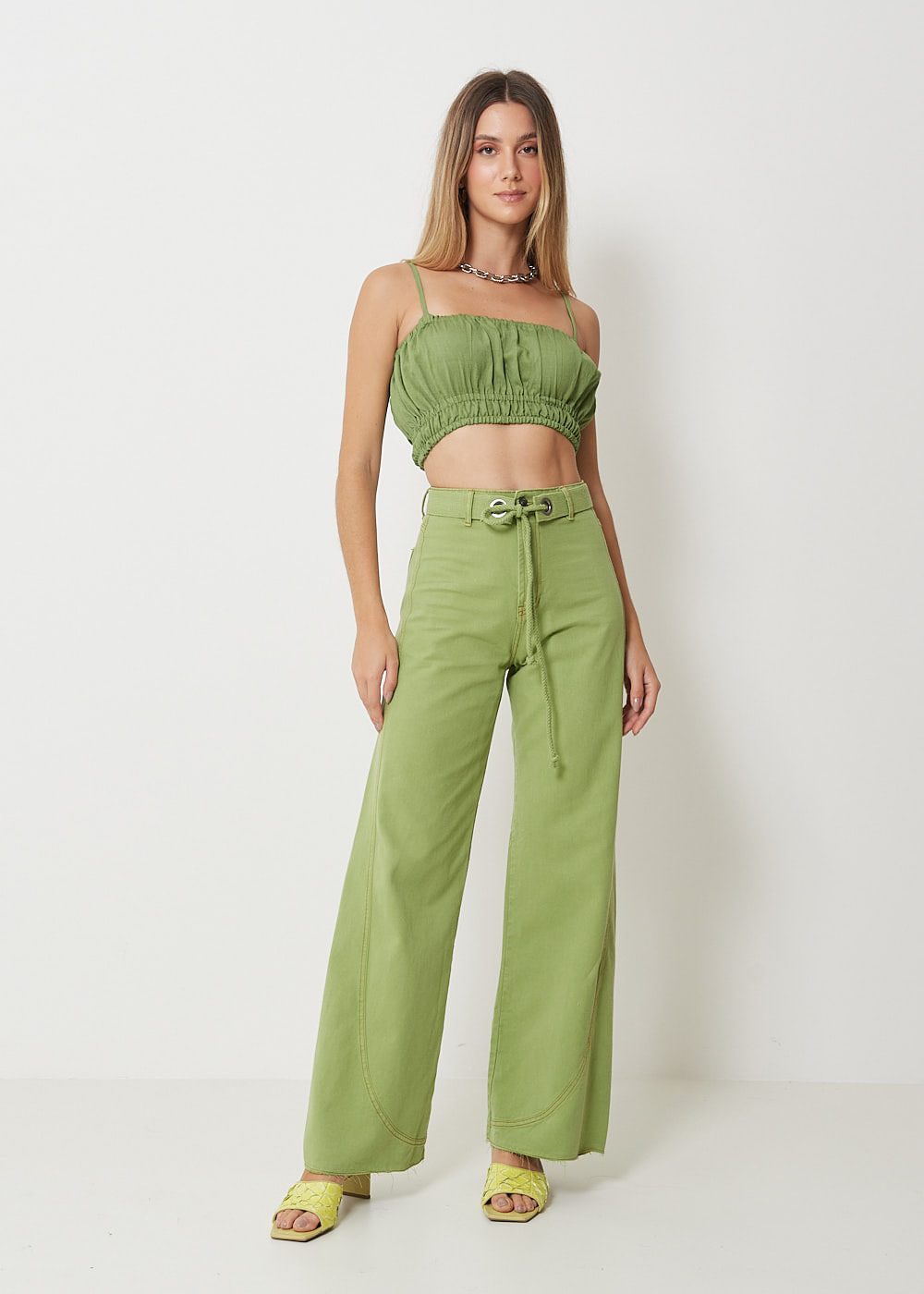 12.71.3002ABA CALÇA SARJA WIDE LEG BARRA DESFIADA