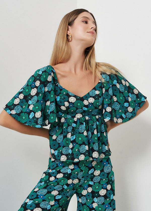 57.20.3004EST BLUSA DECOTE PRINCESA ESTAMPA BLOSSOM