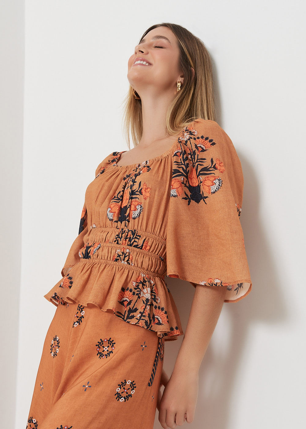 57.20.3001EST BLUSA DECOTE QUADRADO ESTAMPA FLORAL MARROQUINO