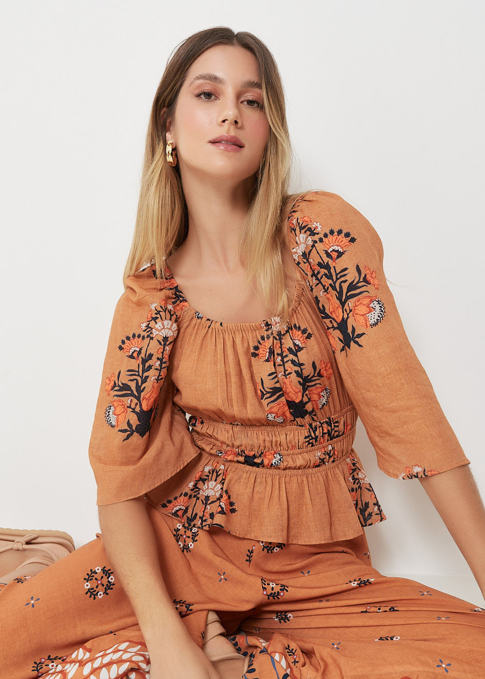 57.20.3001EST BLUSA DECOTE QUADRADO ESTAMPA FLORAL MARROQUINO