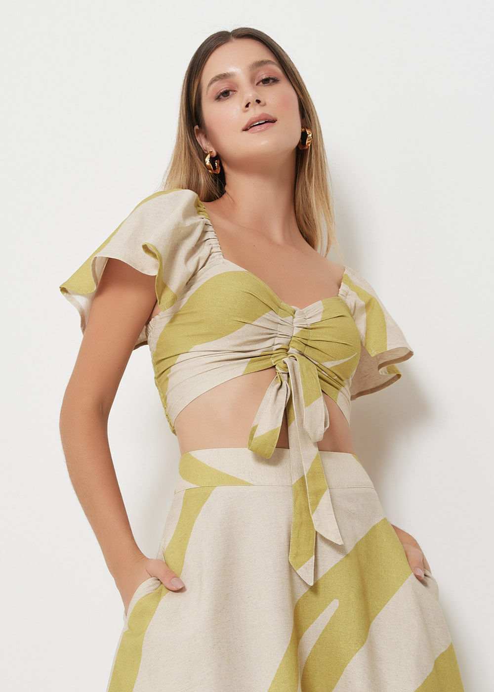 59.60.3006EST CROPPED MANGA CURTA ESTAMPA RAÍZES