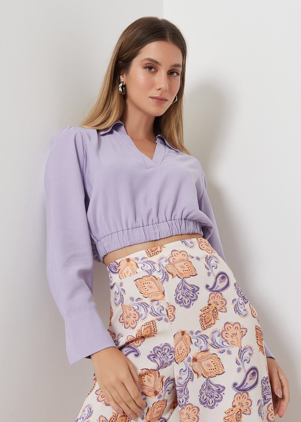 56.40.3001AMT BLUSA DECOTE V COM GOLA