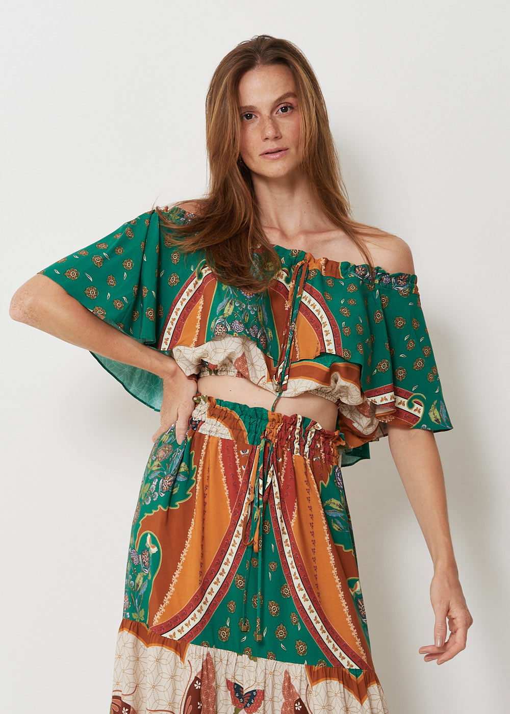 59.60.3008EST CROPPED OMBRO A OMBRO ESTAMPA BORBOLETAS