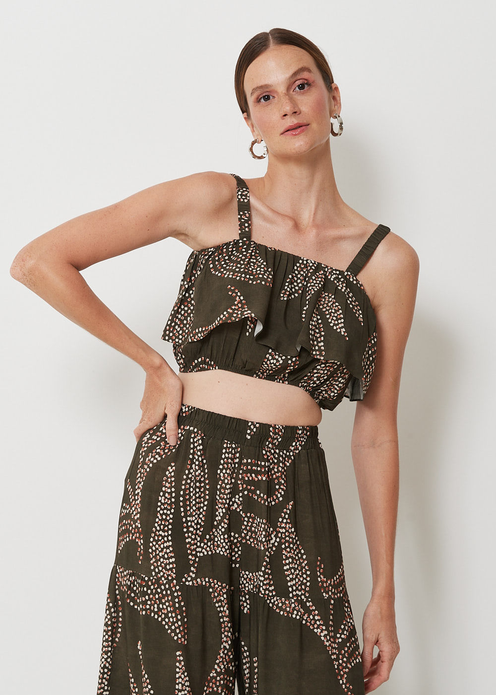 59.60.3057EST REGATA CROPPED BABADO ESTAMPA PONTILHISMO