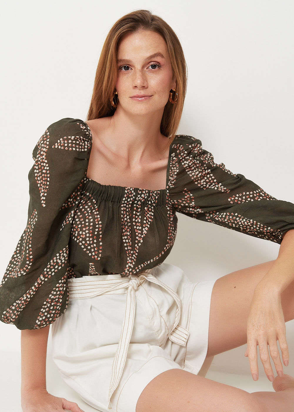 56.20.3003EST BLUSA DECOTE QUADRADO ESTAMPA PONTILHISMO