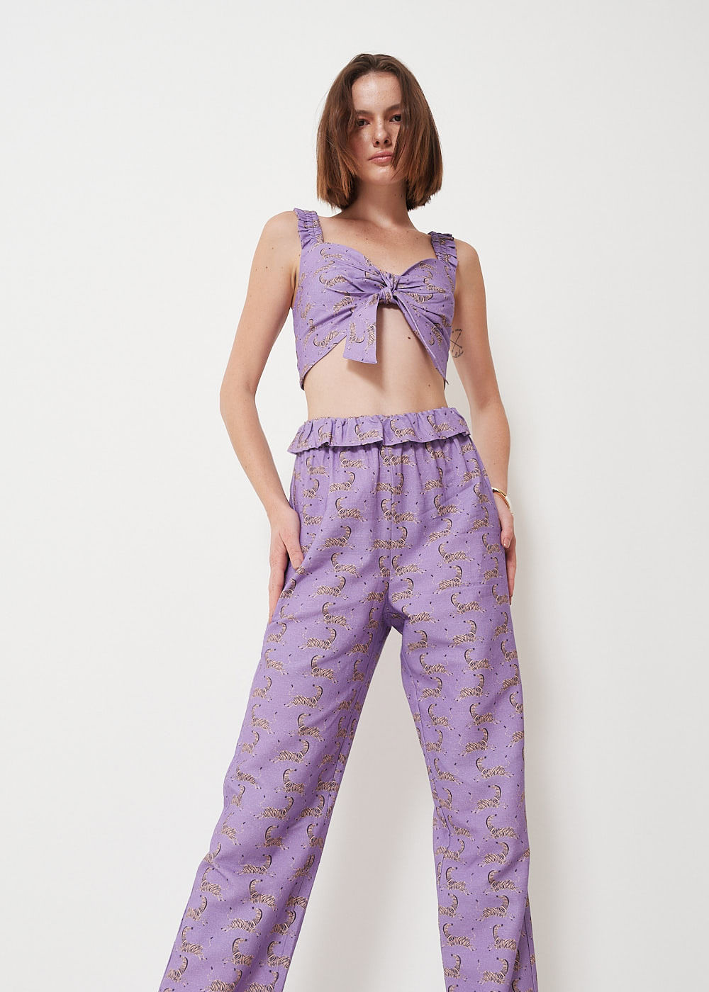 52.21.3002EST CALÇA RETA CÓS BABADO ESTAMPA ZEBRA PRINT