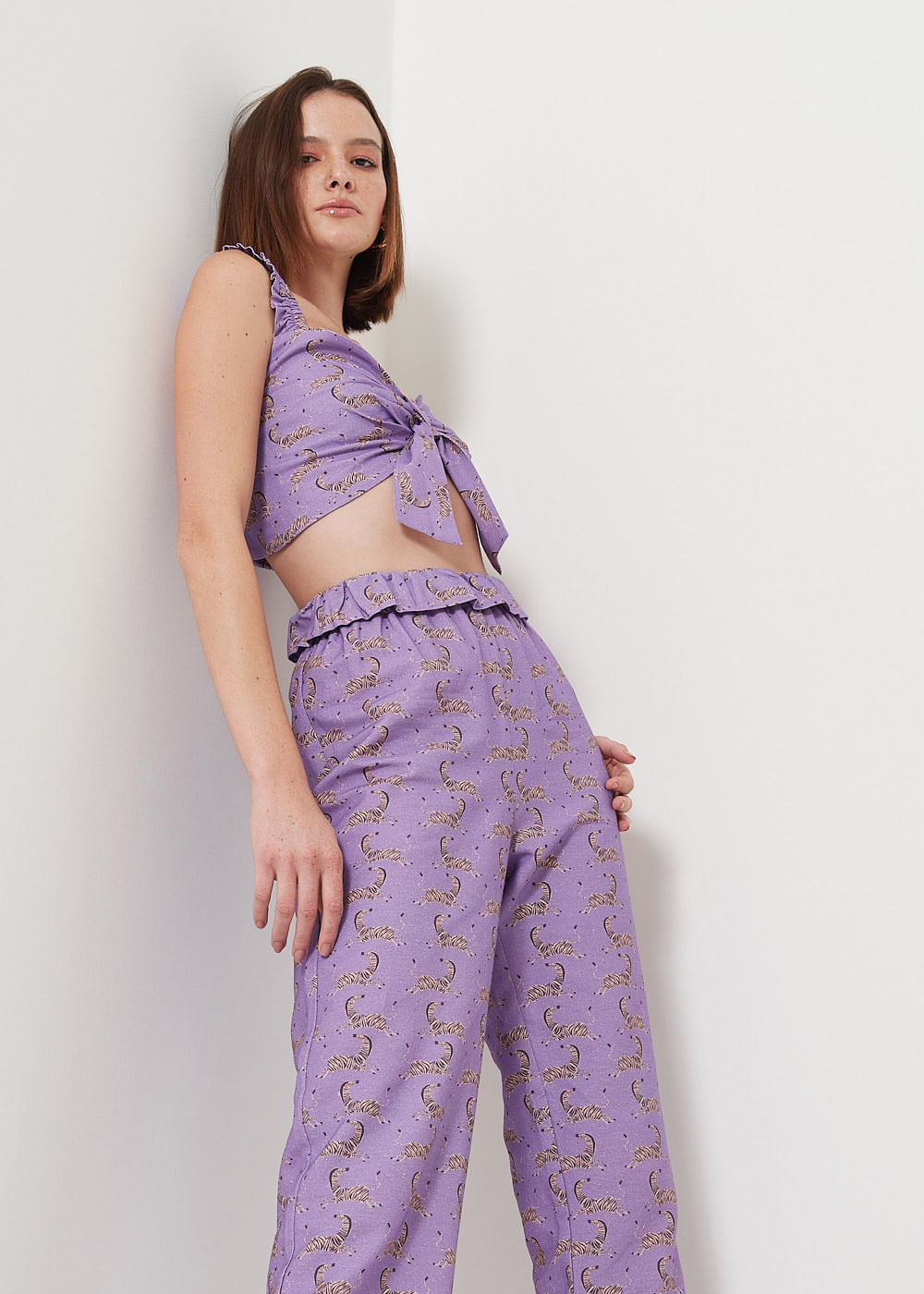 52.21.3002EST CALÇA RETA CÓS BABADO ESTAMPA ZEBRA PRINT