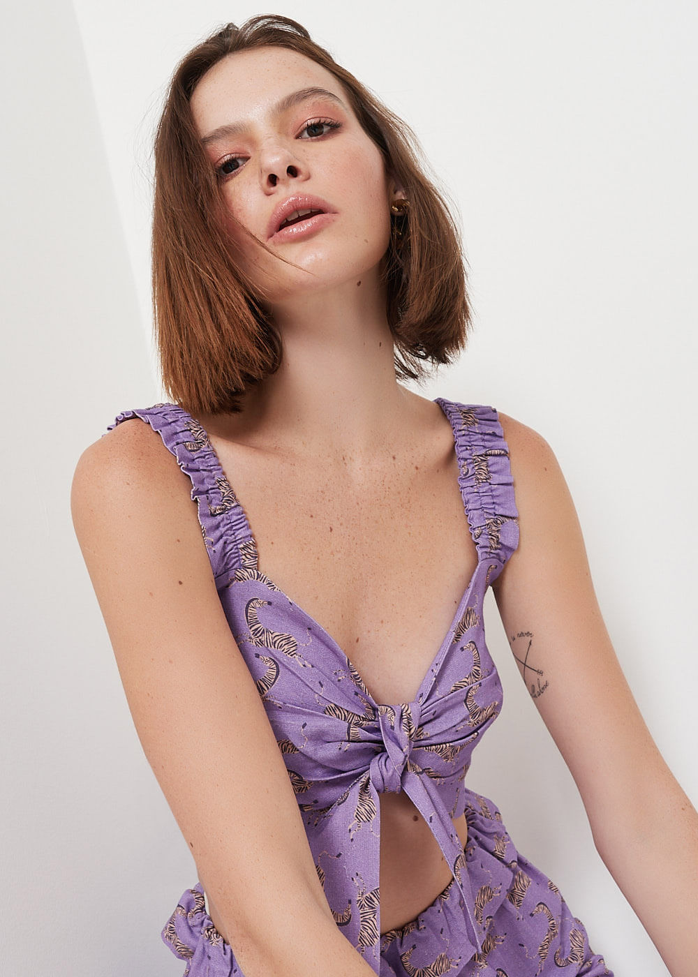 59.60.3017EST TOP CROPPED DECOTE V ESTAMPA ZEBRA PRINT