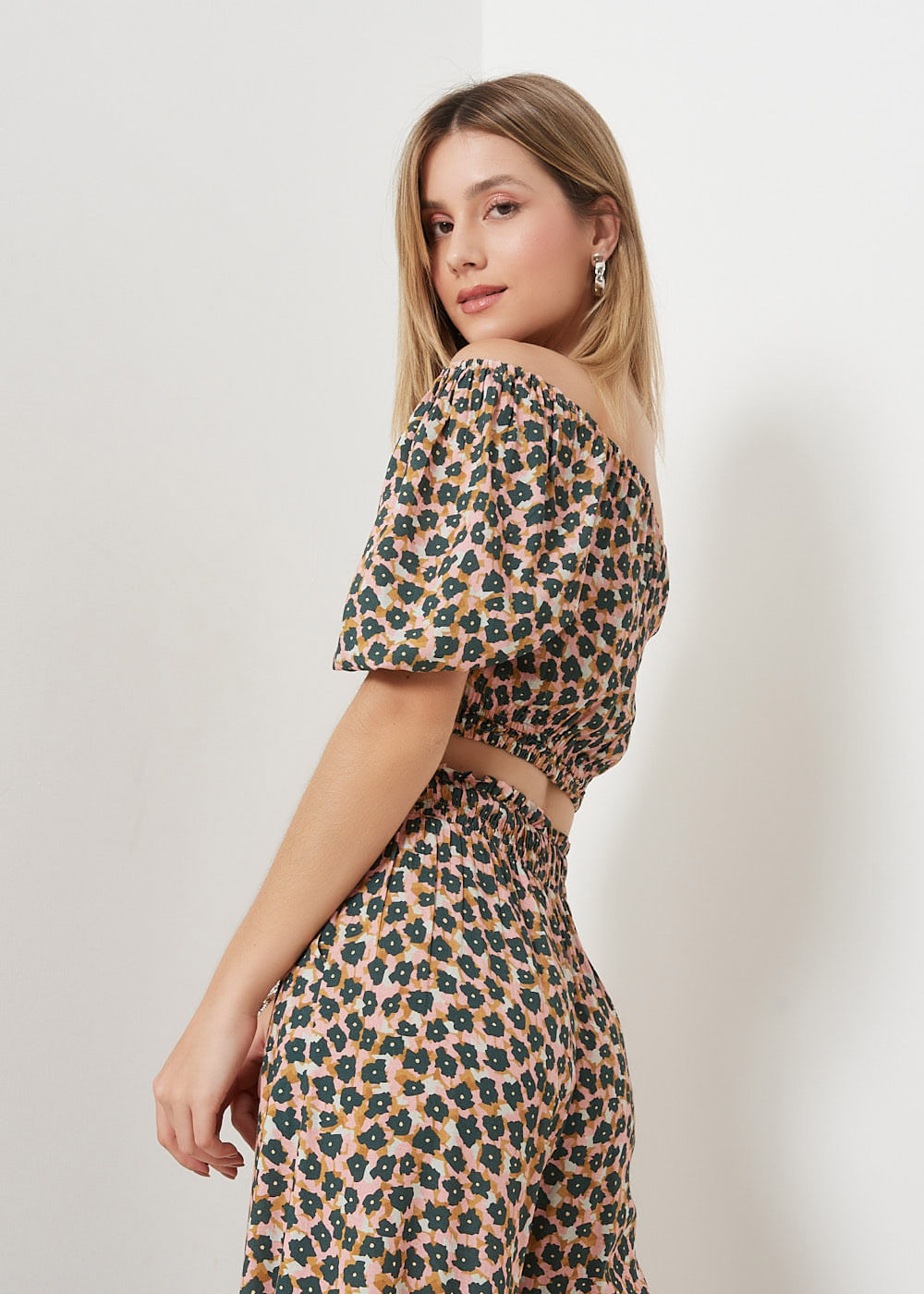 59.60.3077EST BLUSA CROPPED MANGAS 3/4 ESTAMPA BLOOM