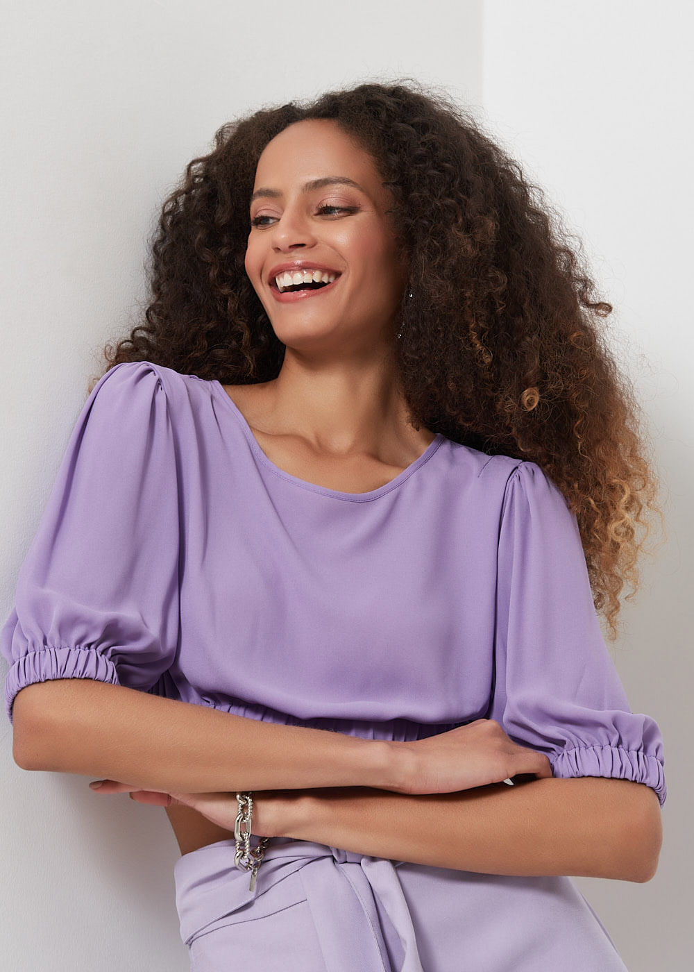 59.60.3052AMT BLUSA CROPPED CHIFFON MANGA BUFANTE