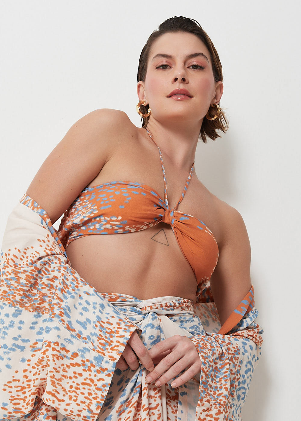 59.60.3080EST TOP CROPPED AMARRAÇÃO PESCOÇO ESTAMPA COLOR DOTS