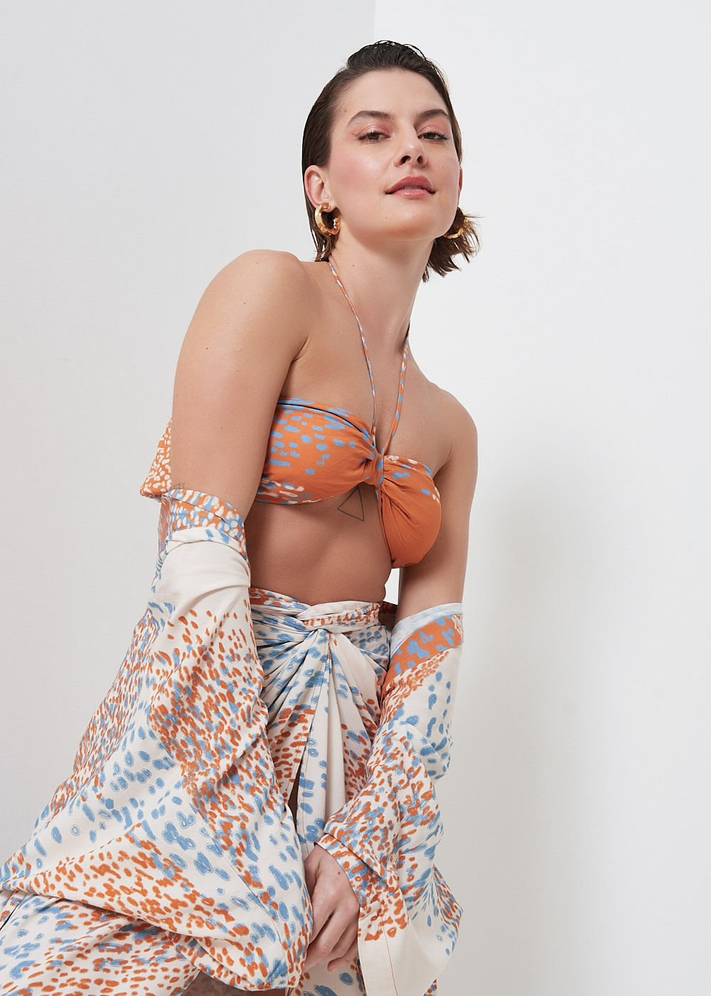 59.60.3080EST TOP CROPPED AMARRAÇÃO PESCOÇO ESTAMPA COLOR DOTS