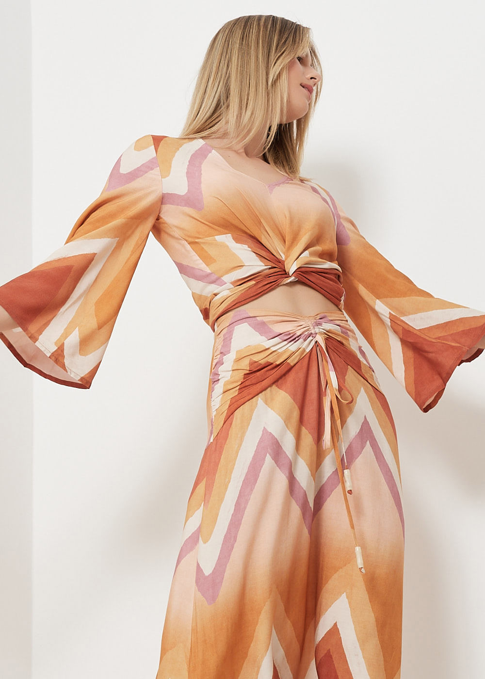 54.21.3017EST SAIA MIDI PALA COM FRANZIDO ESTAMPA CHEVRON MEDITERRÂNEO