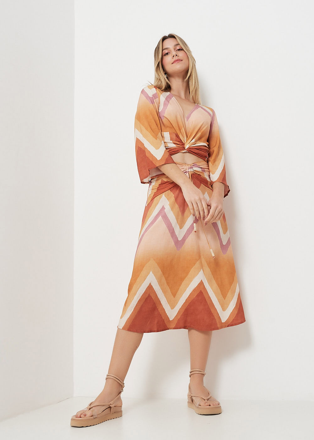 54.21.3017EST SAIA MIDI PALA COM FRANZIDO ESTAMPA CHEVRON MEDITERRÂNEO