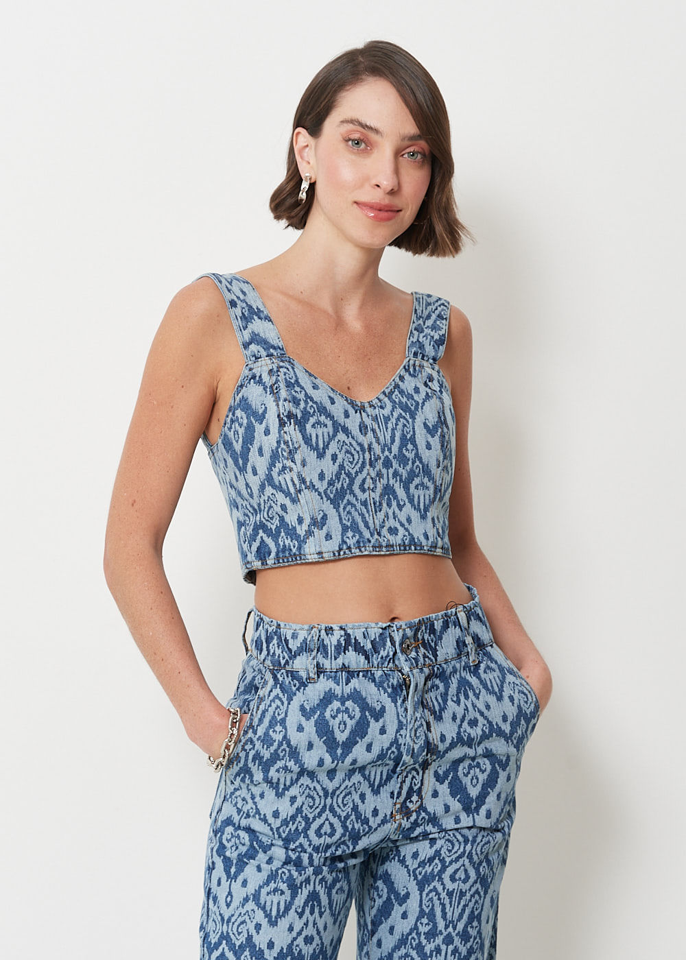 18.40.3008EST REGATA CROPPED JEANS ESTAMPA IKAT