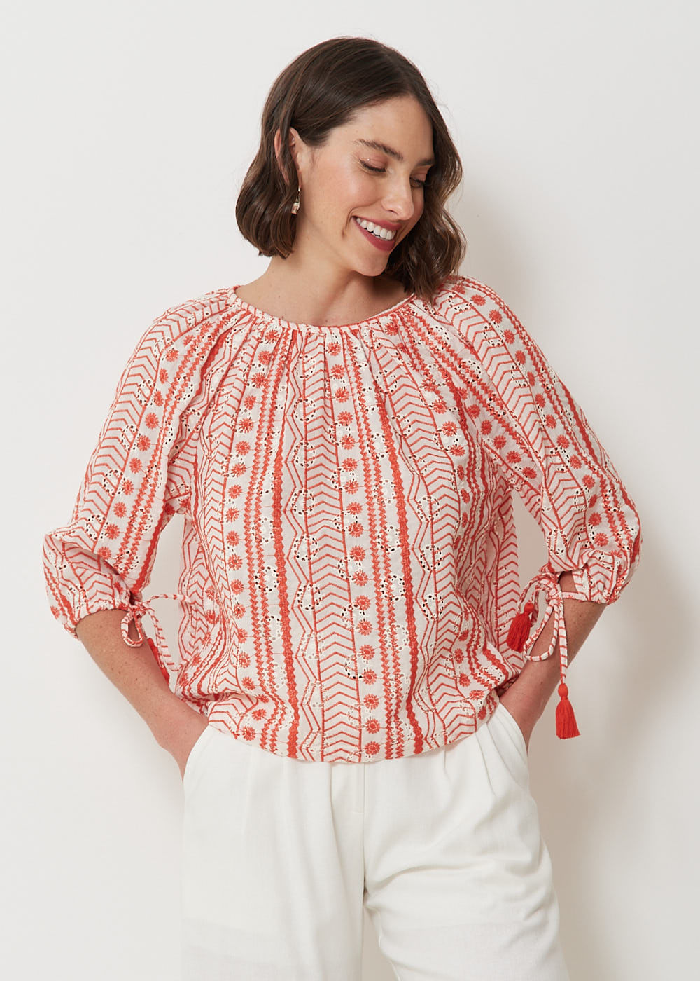 56.70.3001TMT BLUSA BORDADA MANGA 7/8 COSTAS ABERTA