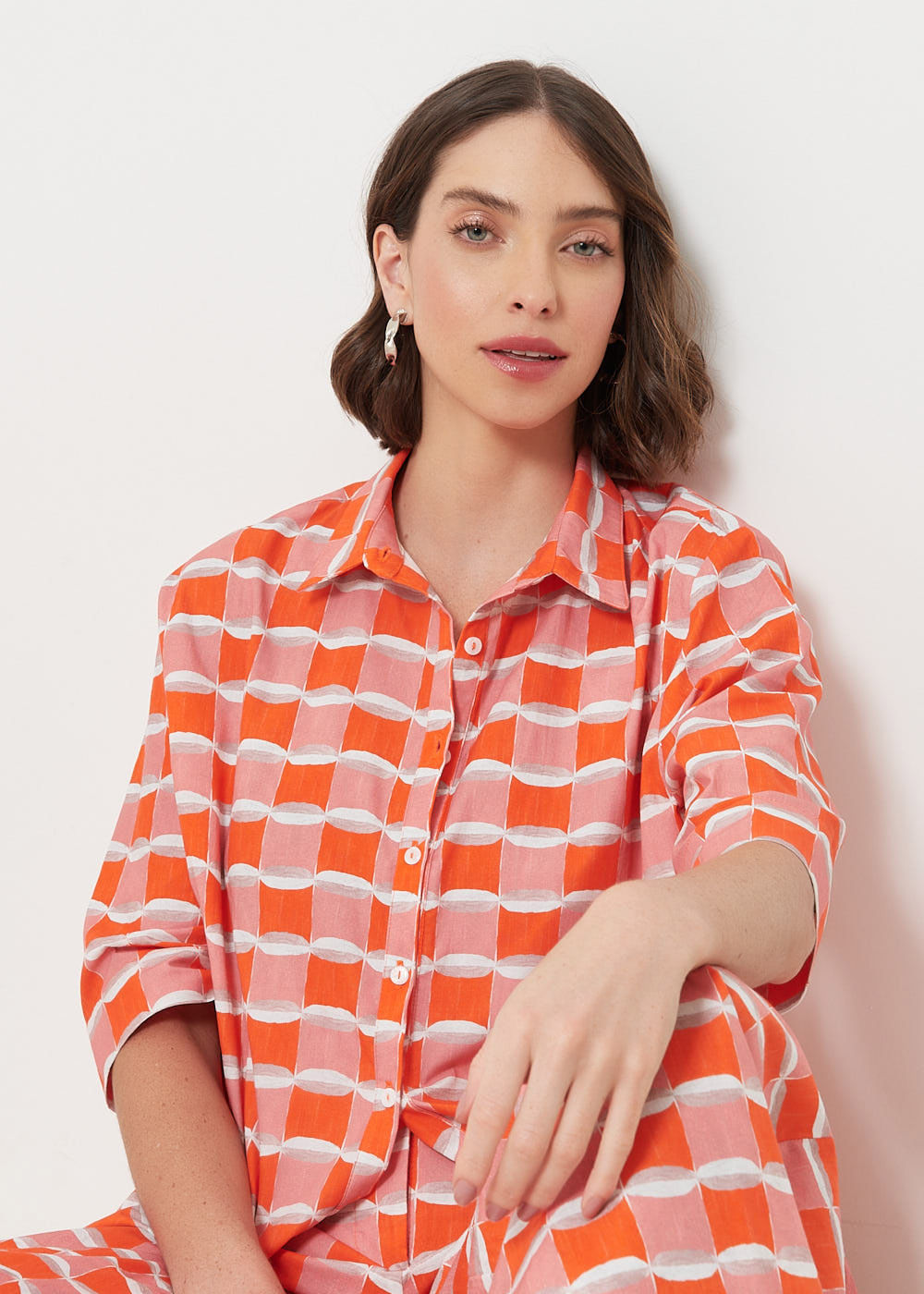 57.20.3019EST CAMISA MANGA CURTA ESTAMPA GEOMÉTRICO AQUARELADO