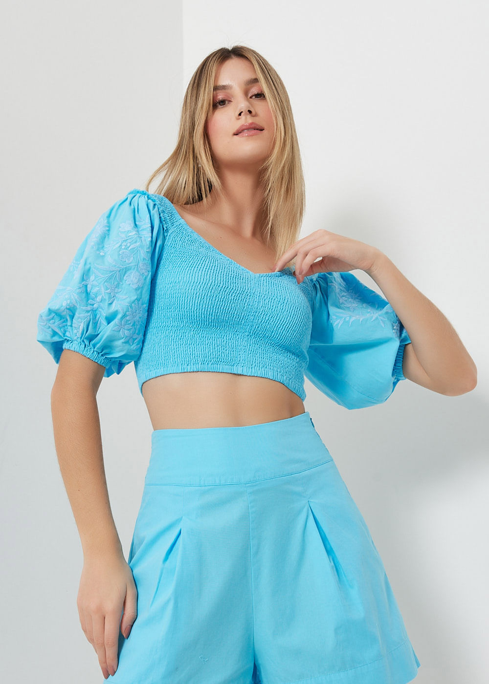 59.60.3063SKY BLUSA CROPPED TRICOLINE BORDADO