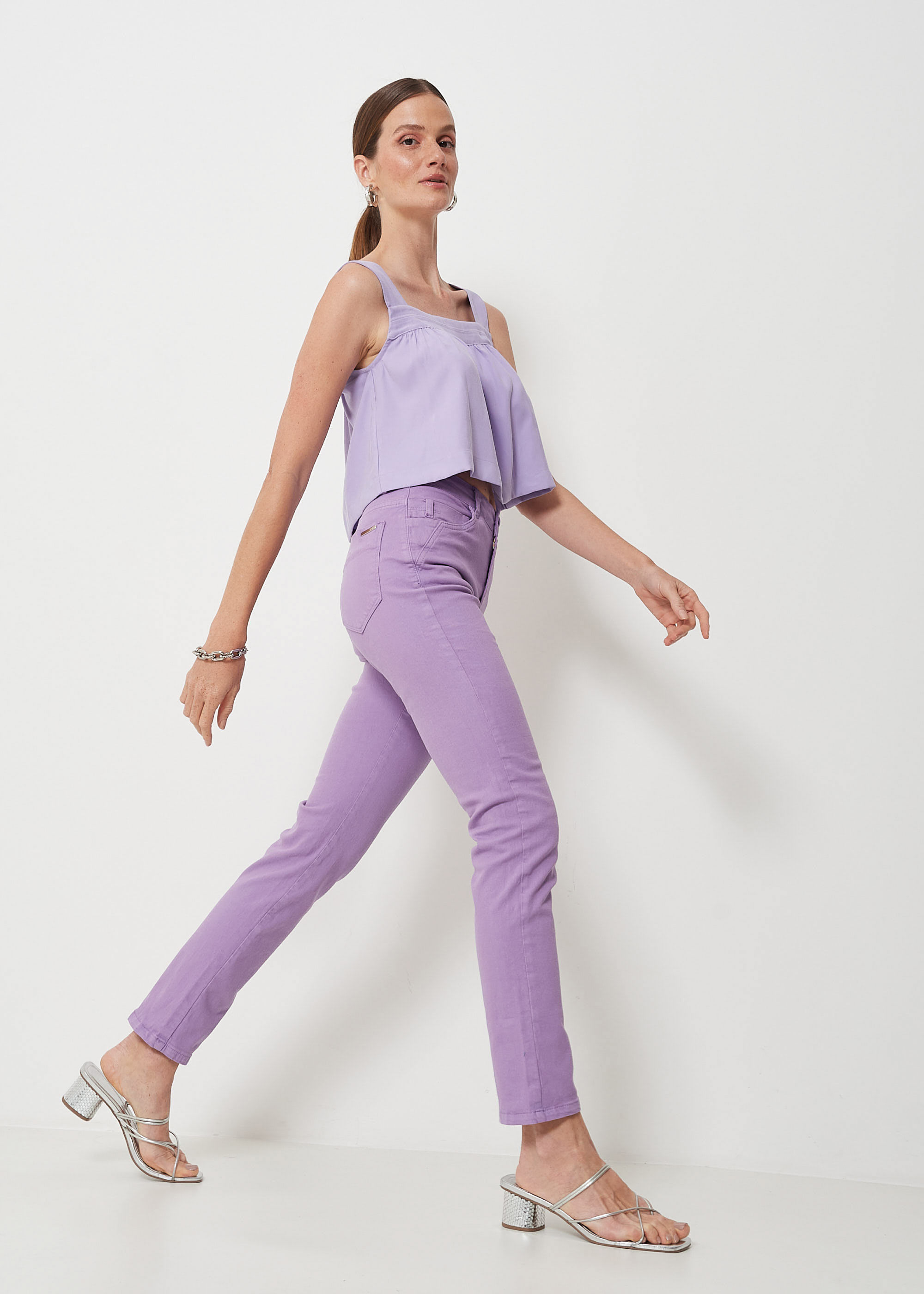 12.70.3004AMT CALÇA SKINNY SARJA  BOTÃO FORRADO