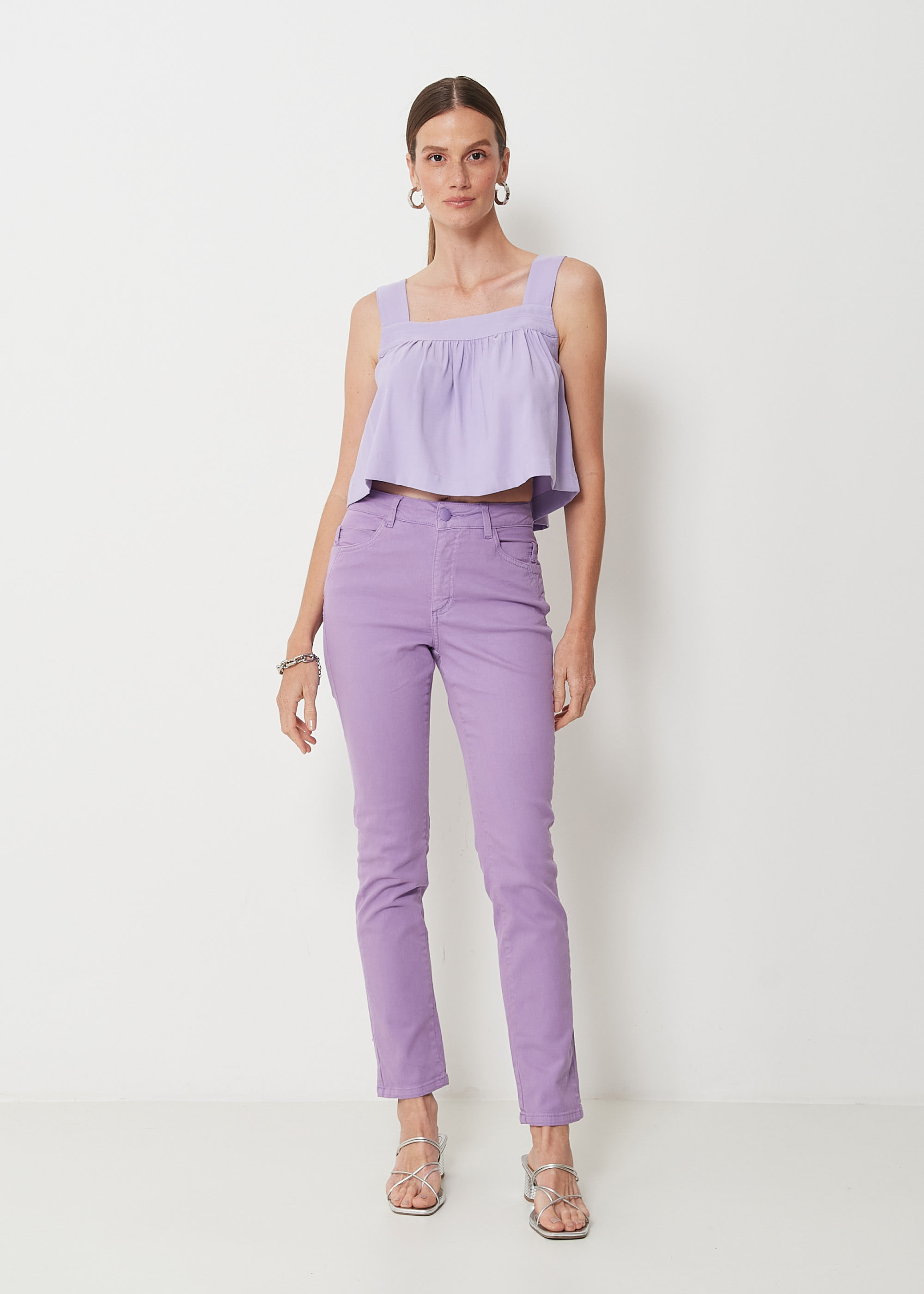 12.70.3004AMT CALÇA SKINNY SARJA  BOTÃO FORRADO