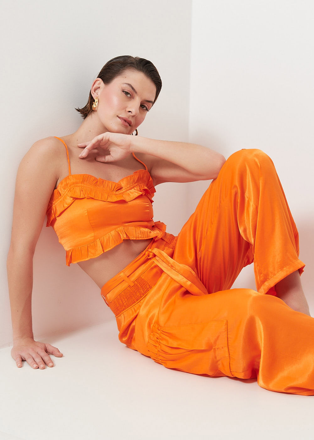 52.10.3019PAP CALÇA RETA ACETINADA BOLSO CARGO