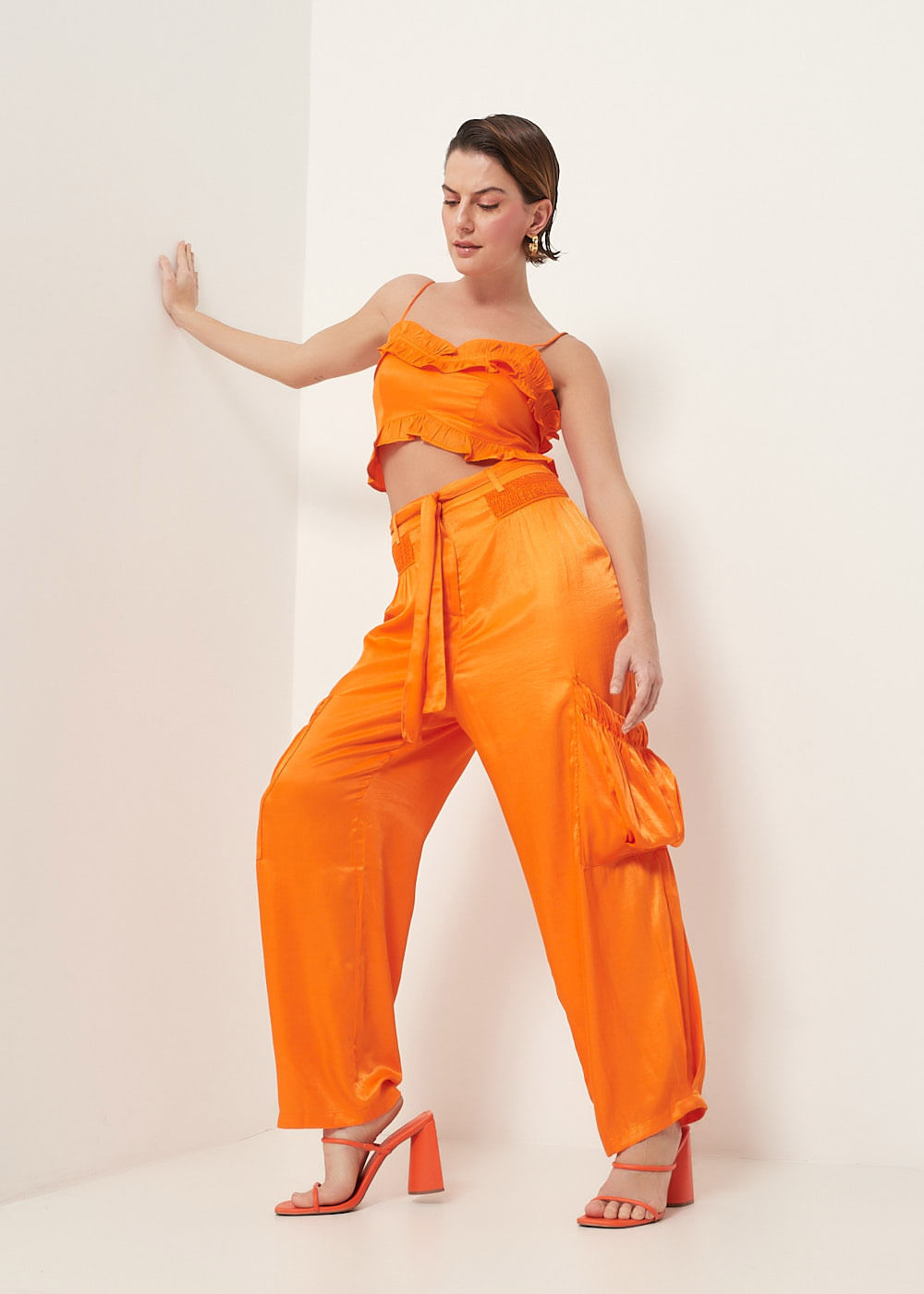 52.10.3019PAP CALÇA RETA ACETINADA BOLSO CARGO