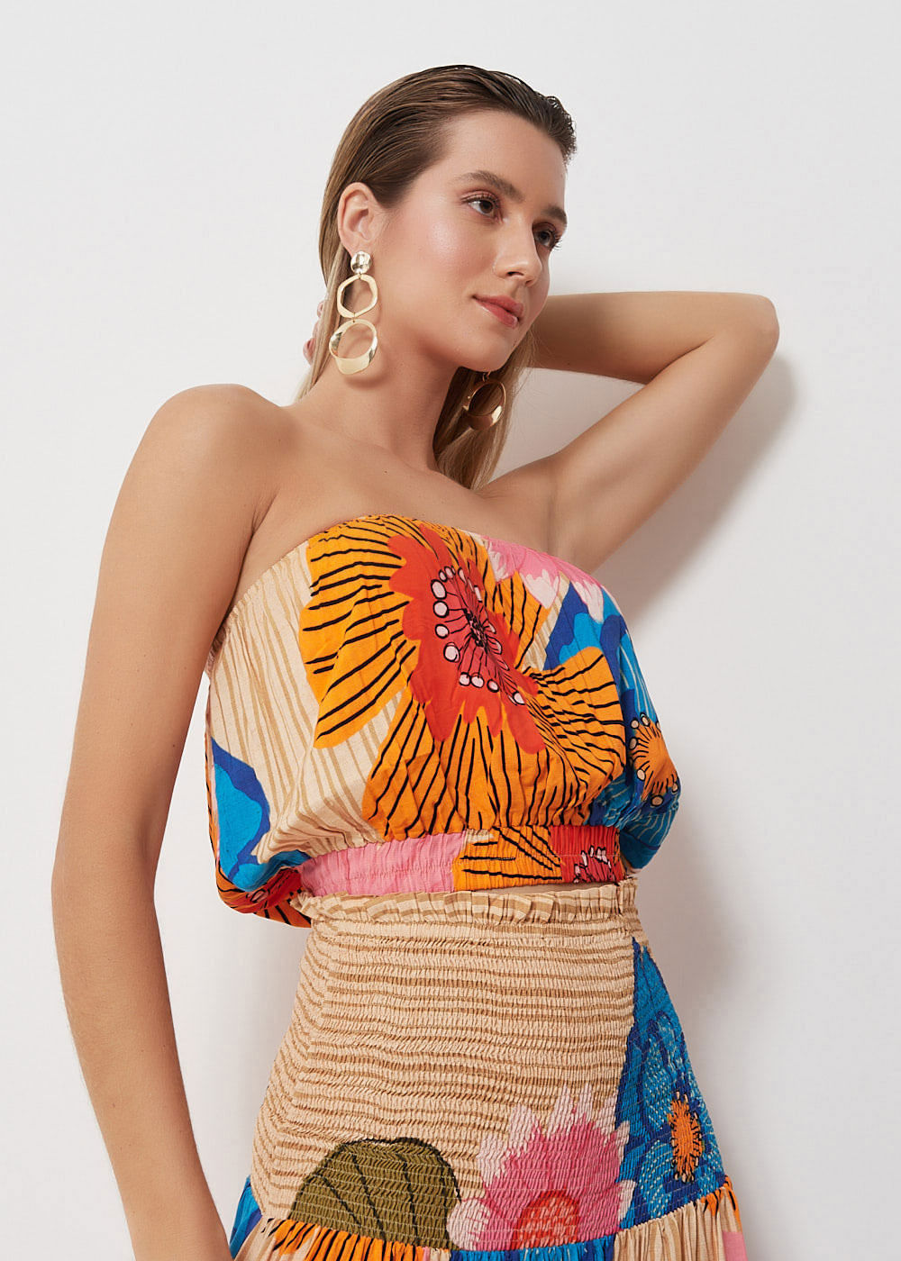 59.60.3064EST BLUSA CROPPED SEM ALÇAS ESTAMPA COLORFUL FLOWERS