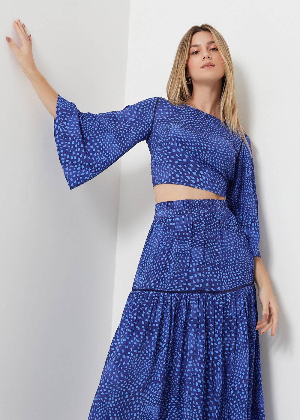 59.60.3076EST BLUSA CROPPED VAZADO COSTAS ESTAMPA GEOMETRIC PRINT