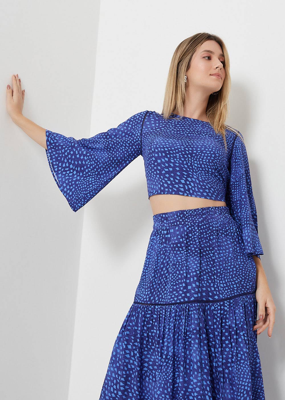 59.60.3076EST BLUSA CROPPED VAZADO COSTAS ESTAMPA GEOMETRIC PRINT