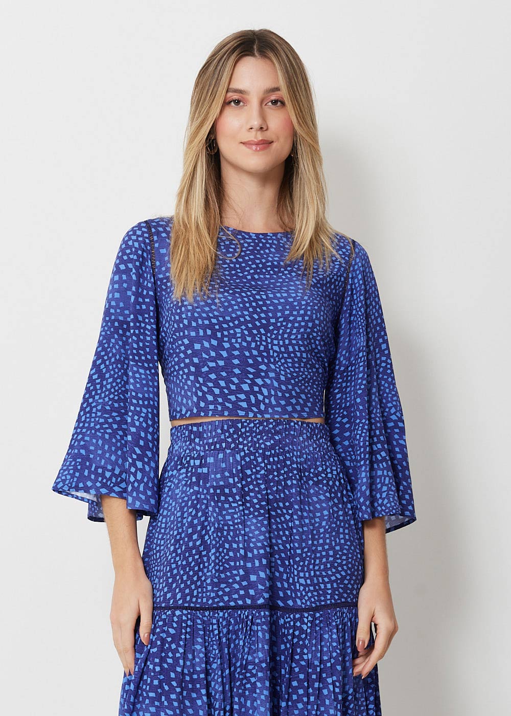 59.60.3076EST BLUSA CROPPED VAZADO COSTAS ESTAMPA GEOMETRIC PRINT