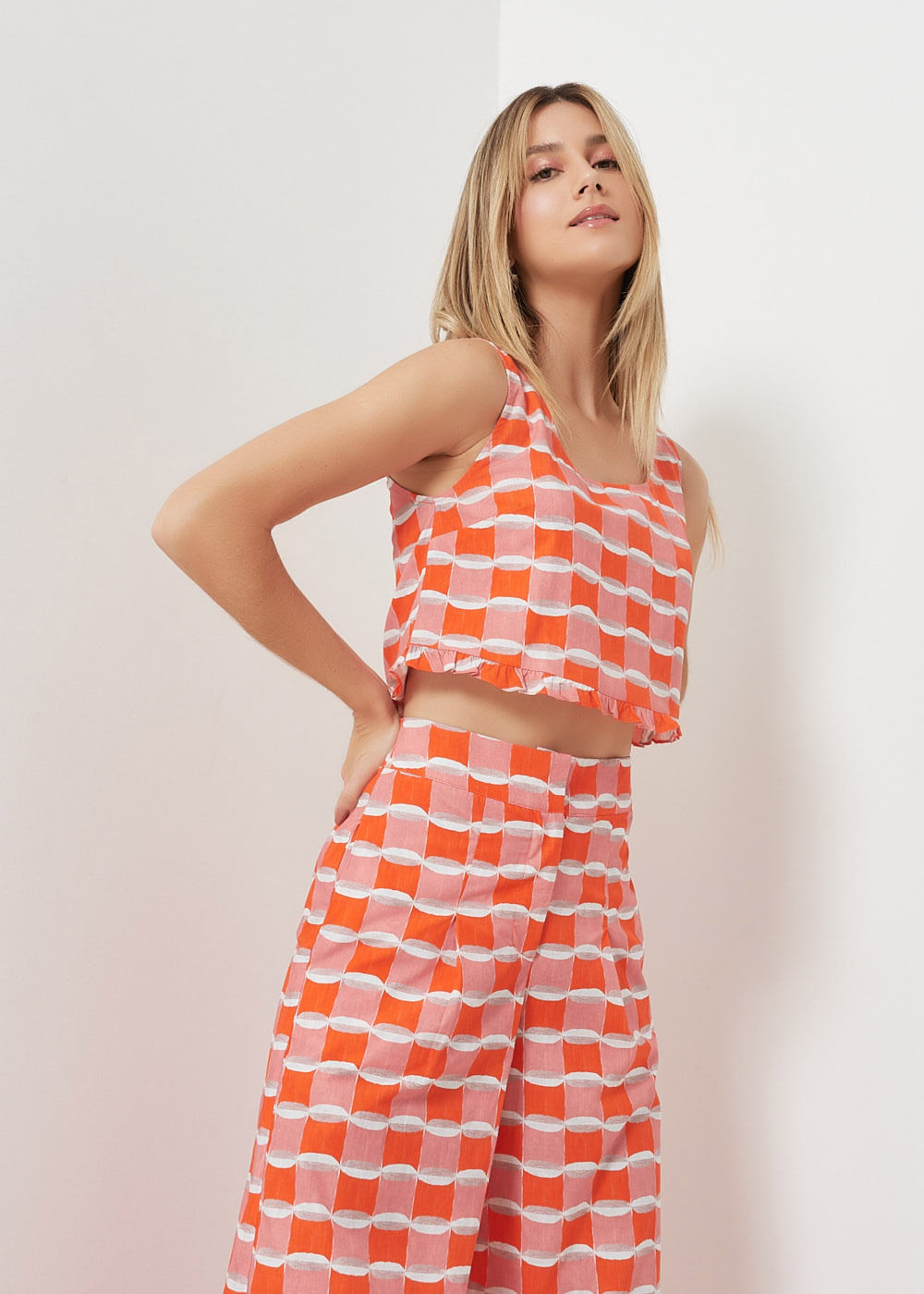 58.20.3031EST REGATA DECOTE REDONDO ESTAMPA GEOMÉTRICO AQUARELADO