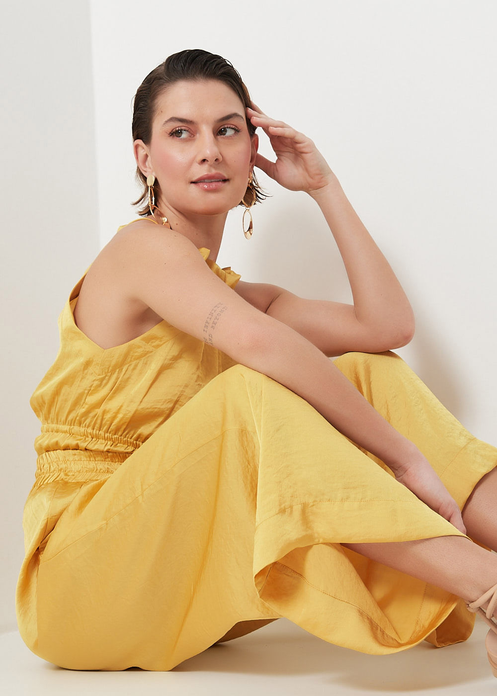 52.10.3026MNG CALÇA RETA ACETINADA