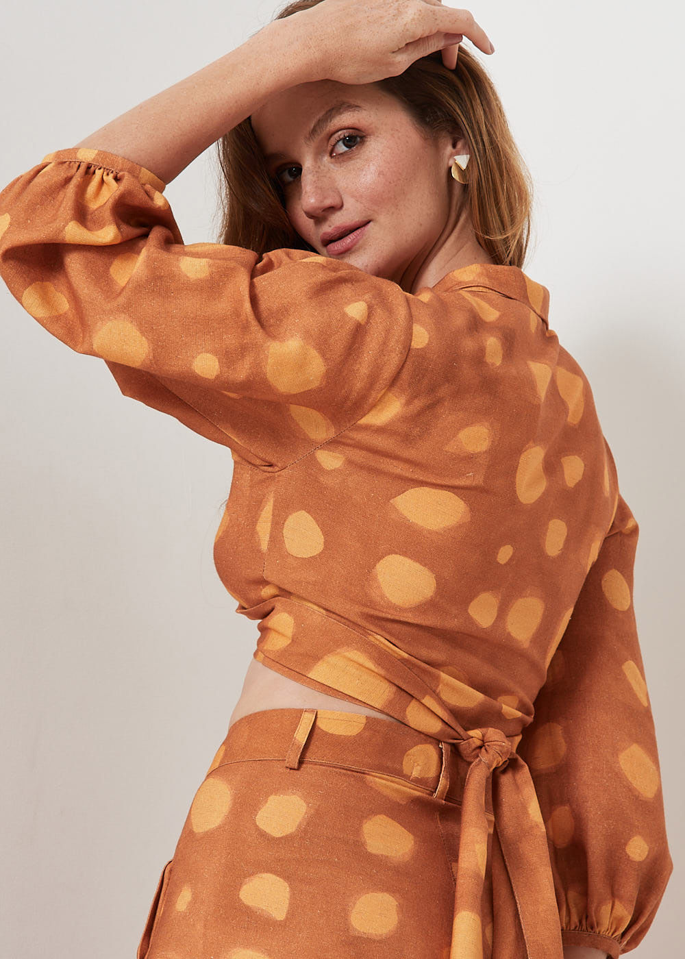 59.60.3109EST CROPPED TRANSPASSADO ESTAMPA POÁ IRREGULAR