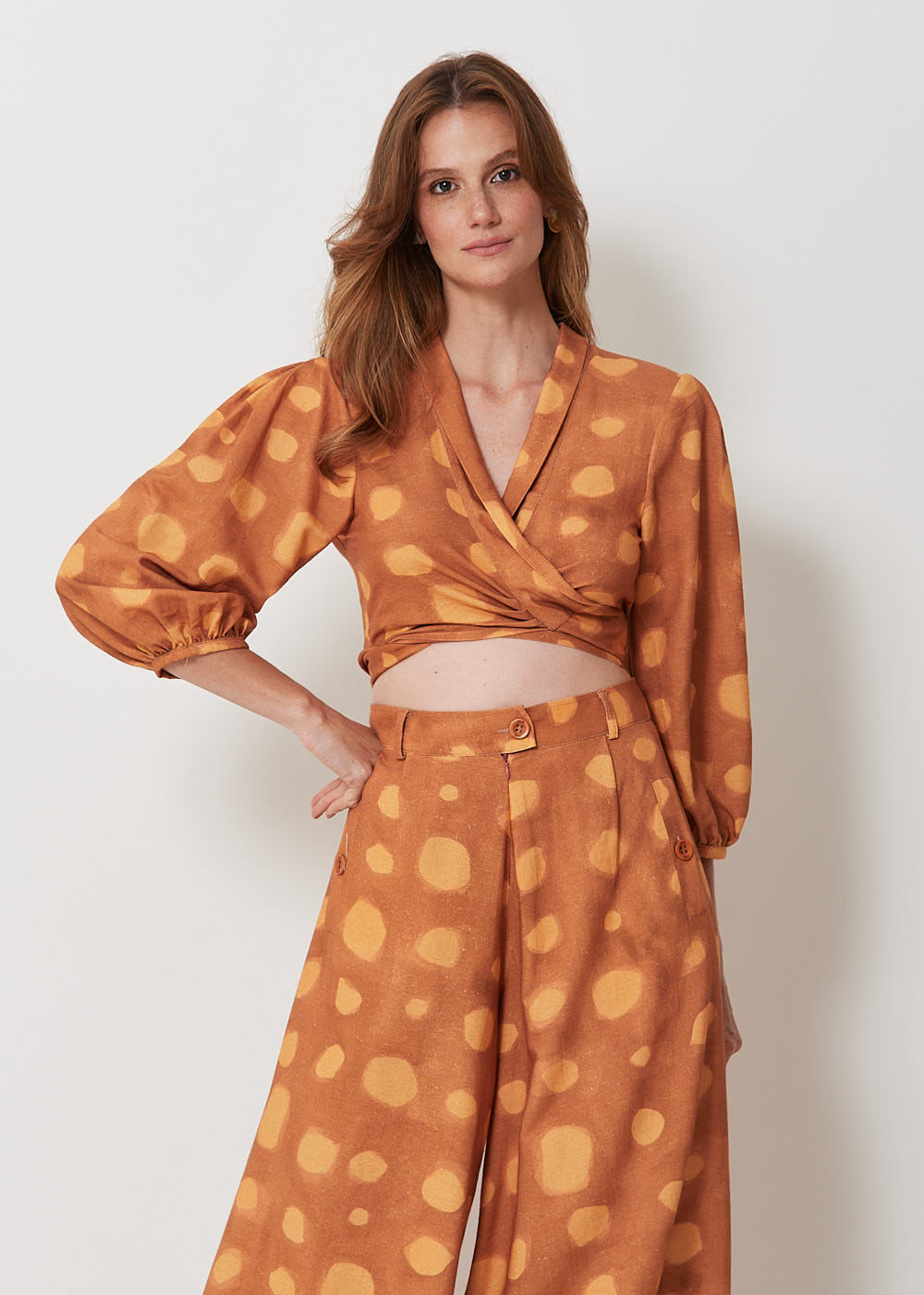 59.60.3109EST CROPPED TRANSPASSADO ESTAMPA POÁ IRREGULAR