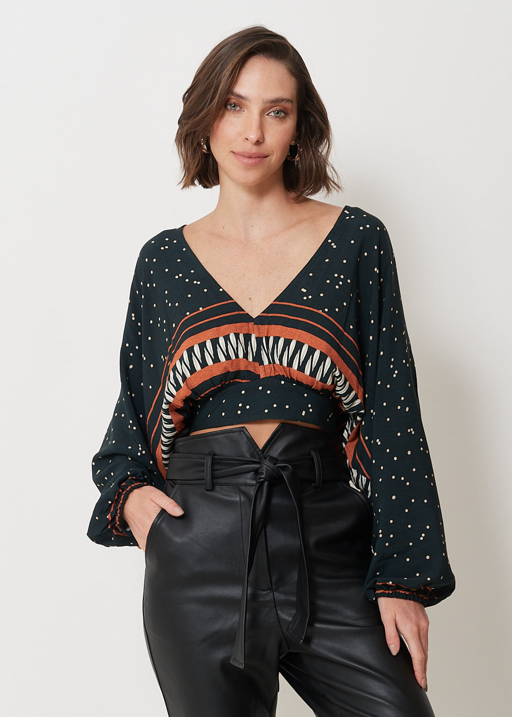 Blusa Manga Longa Babado Liberty Preta na The Mini Forest - theminiforest