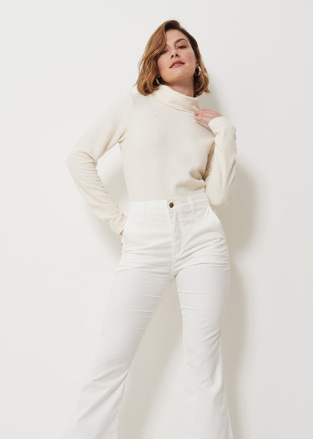 12.72.3101OFW CALÇA SARJA FLARE BÁSICA