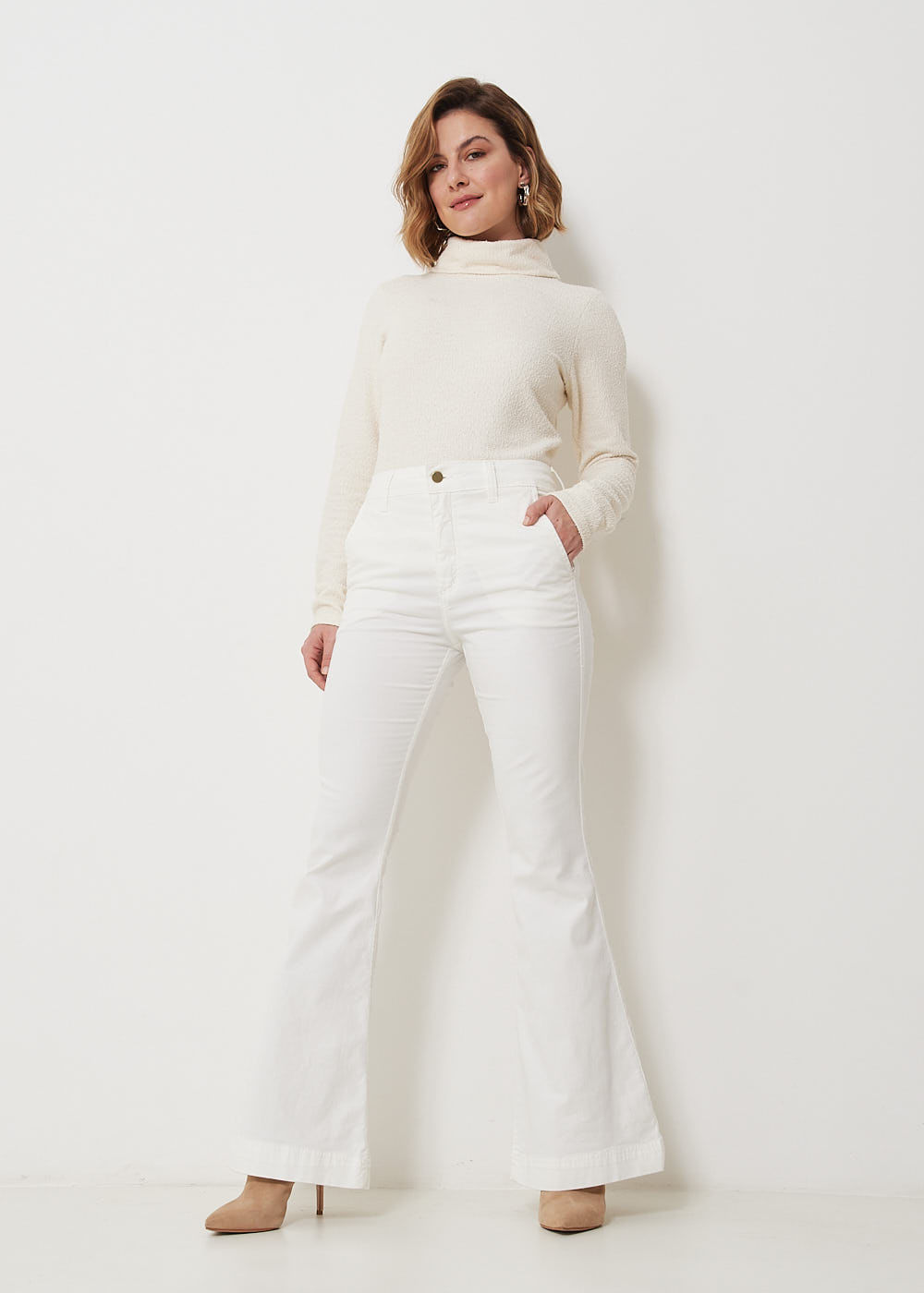12.72.3101OFW CALÇA SARJA FLARE BÁSICA