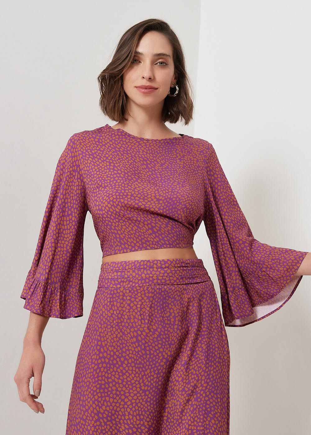 59.60.3102EST BLUSA CROPPED MANGA LONGA ESTAMPA MINI POÁ