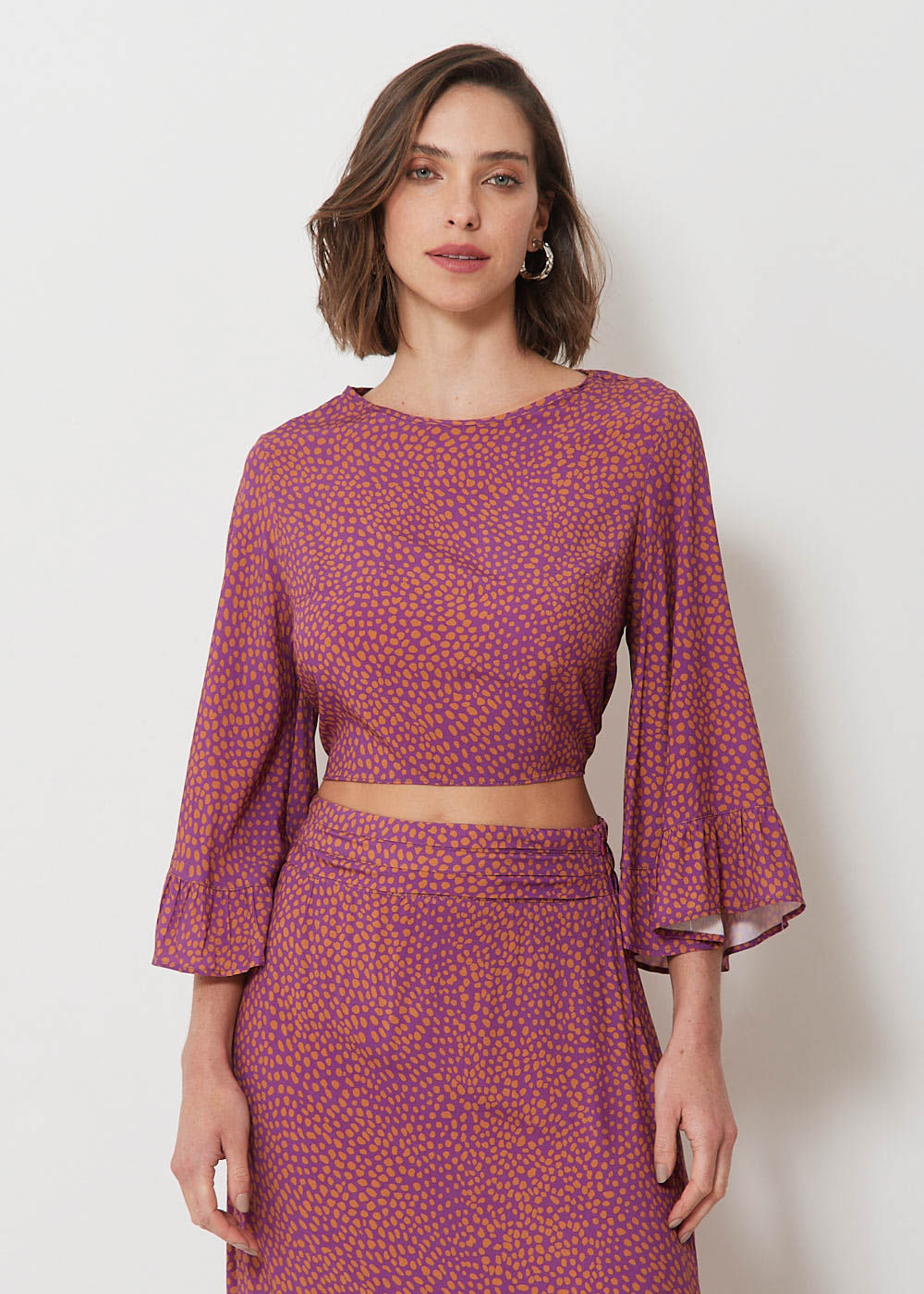 59.60.3102EST BLUSA CROPPED MANGA LONGA ESTAMPA MINI POÁ