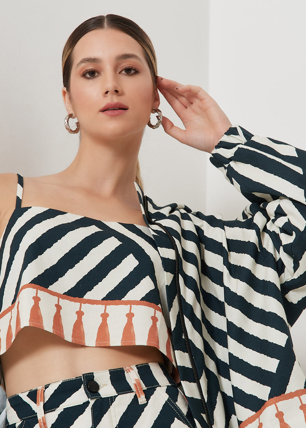 59.60.3104EST REGATA CROPPED ALCINHA ESTAMPA LISTRAS AZULEJO