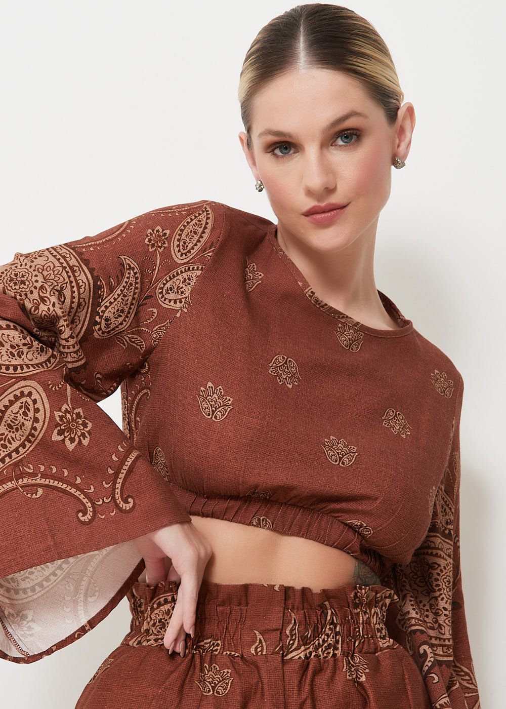 59.60.3108EST CROPPED MANGA SINO ESTAMPA PAISLEY FLOR DE LÓTUS