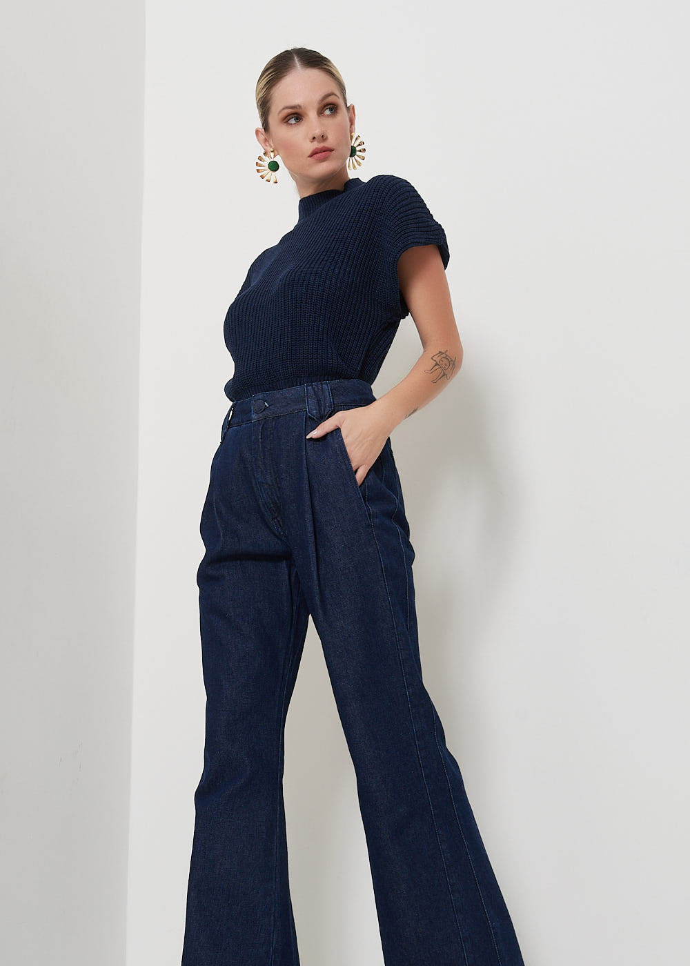 12.22.3101AMA CALÇA JEANS FLARE BOLSO LATERAL