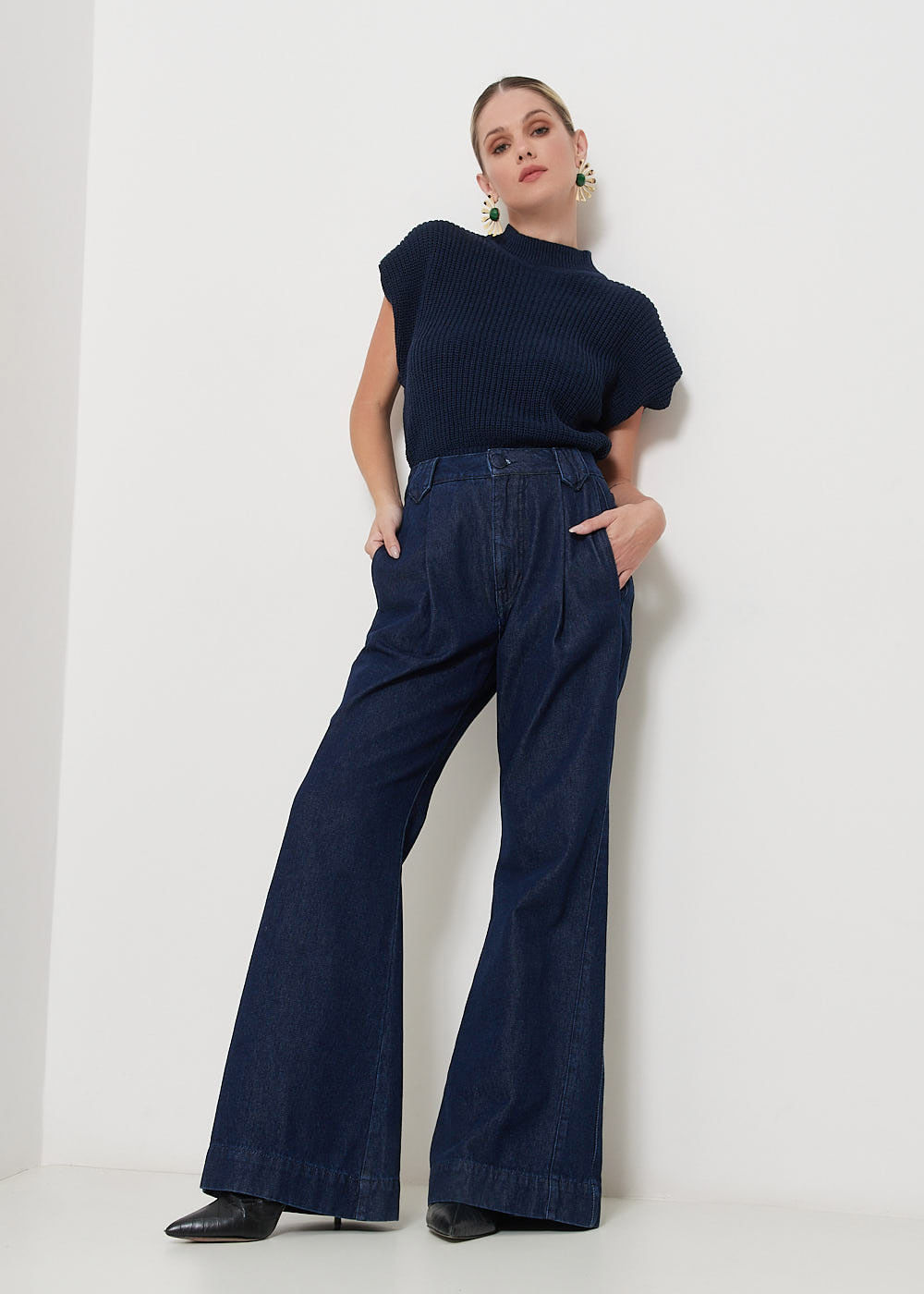 12.22.3101AMA CALÇA JEANS FLARE BOLSO LATERAL