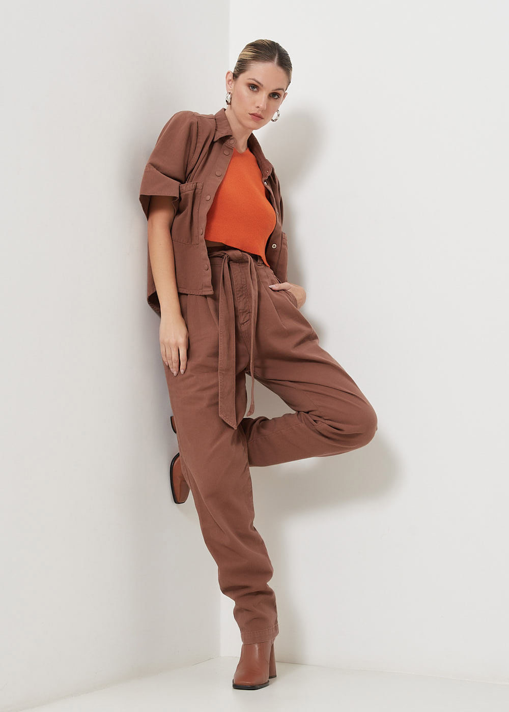12.74.3101ANE CALÇA SARJA SLOUCHY COM FAIXA