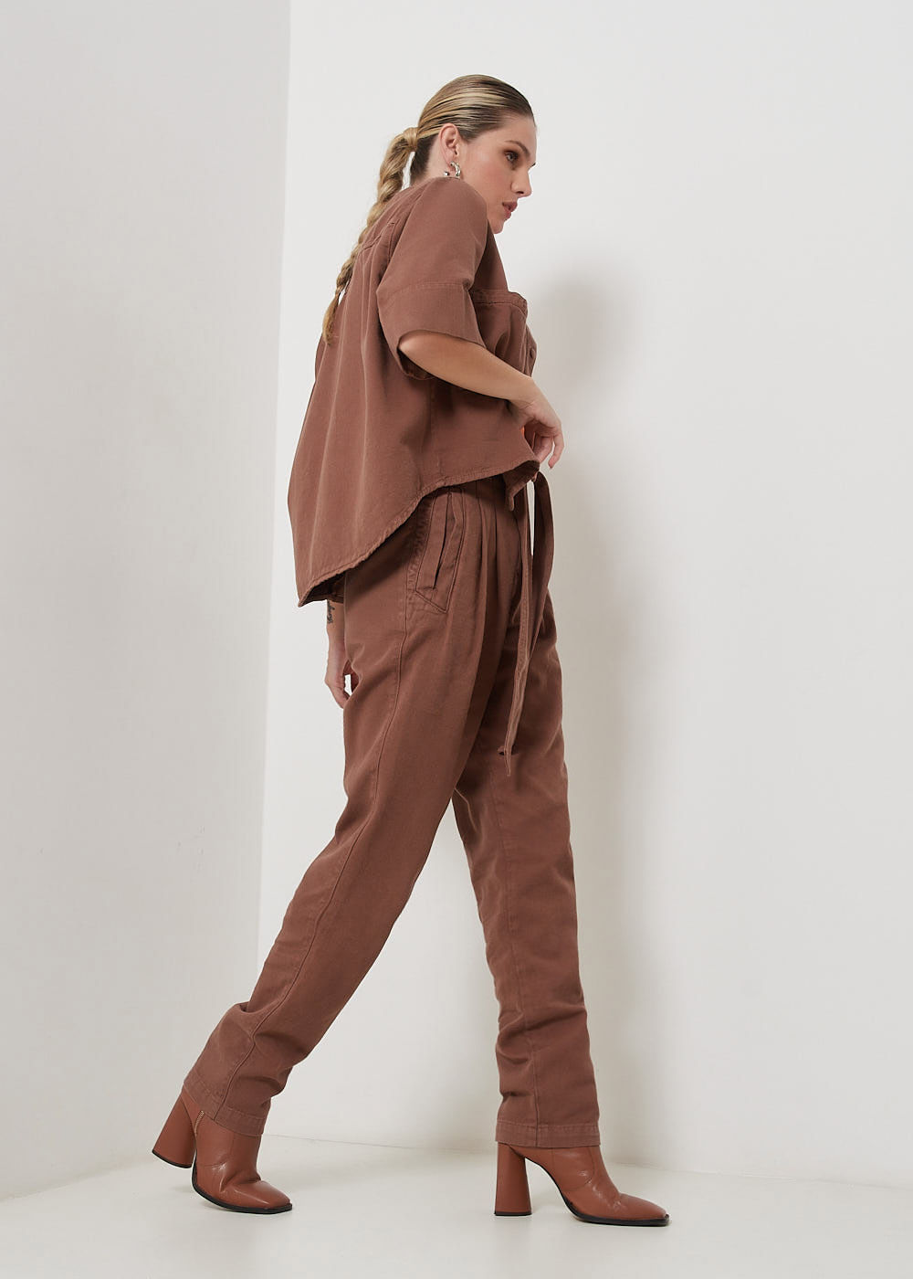 12.74.3101ANE CALÇA SARJA SLOUCHY COM FAIXA
