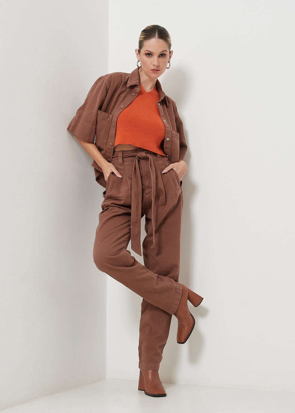 12.74.3101ANE CALÇA SARJA SLOUCHY COM FAIXA