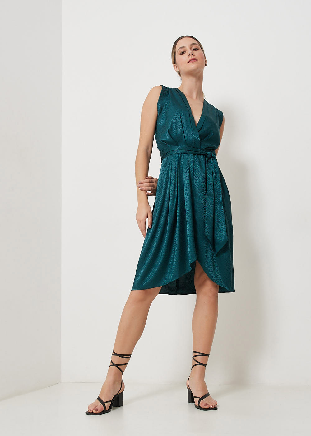 53.11.3102CHV VESTIDO CURTO REGATA JACQUARD SNAKE