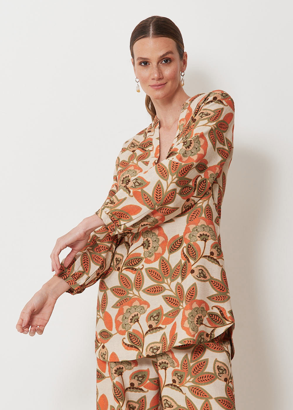 56.20.3104EST BATA AMPLA DECOTE V ESTAMPA BOHO